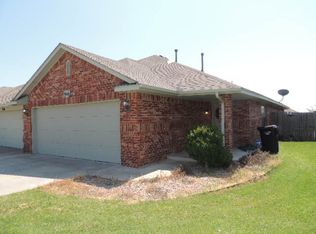 908 SW 35th St, Moore, OK 73160