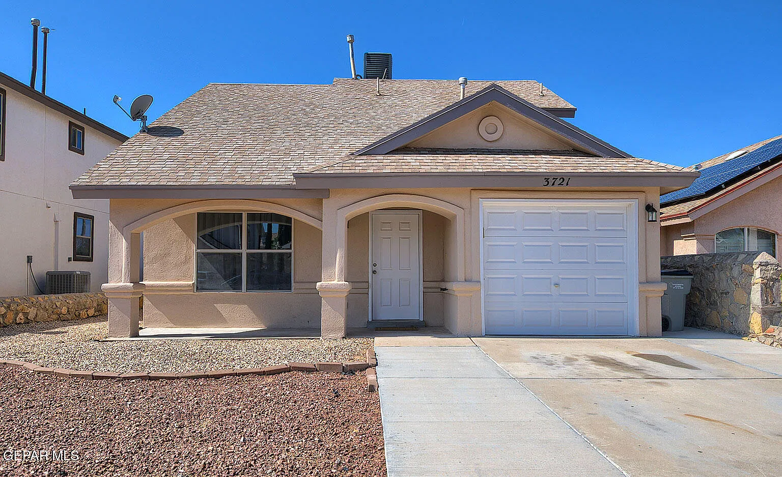 3 bed, 2.0 bath, 1306 sqft, $1,600 — Photo 1