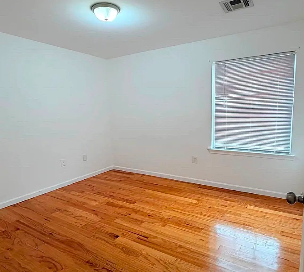 3 bed, 1270 sqft, $2,875 — Photo 3