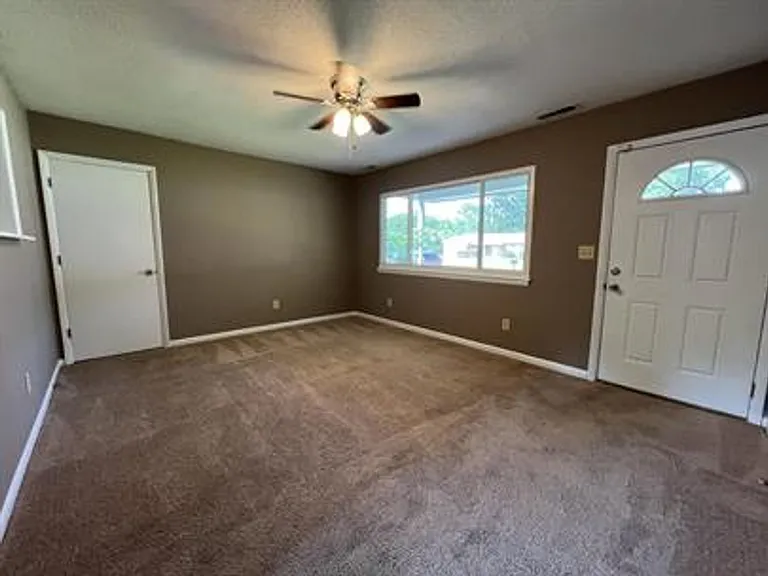 504 Holly Ct — Photo 4