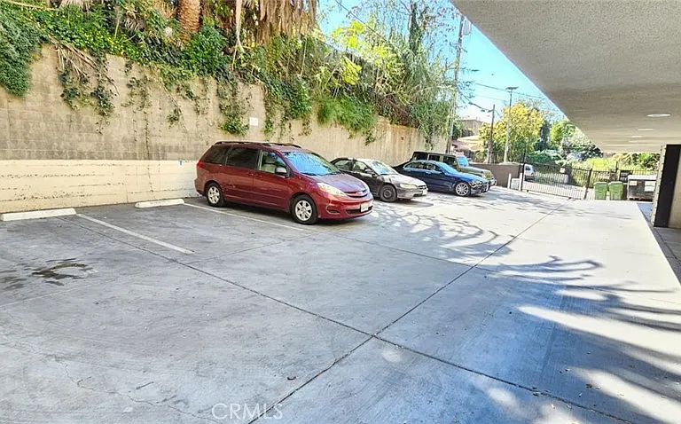206 N Park View St #104 — Photo 9