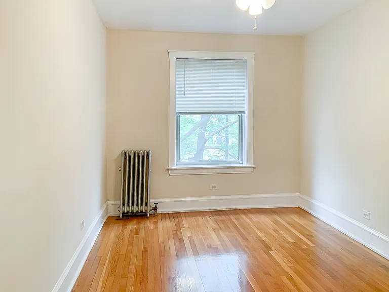 1607 1/2 W Berteau Ave #2 — Photo 9