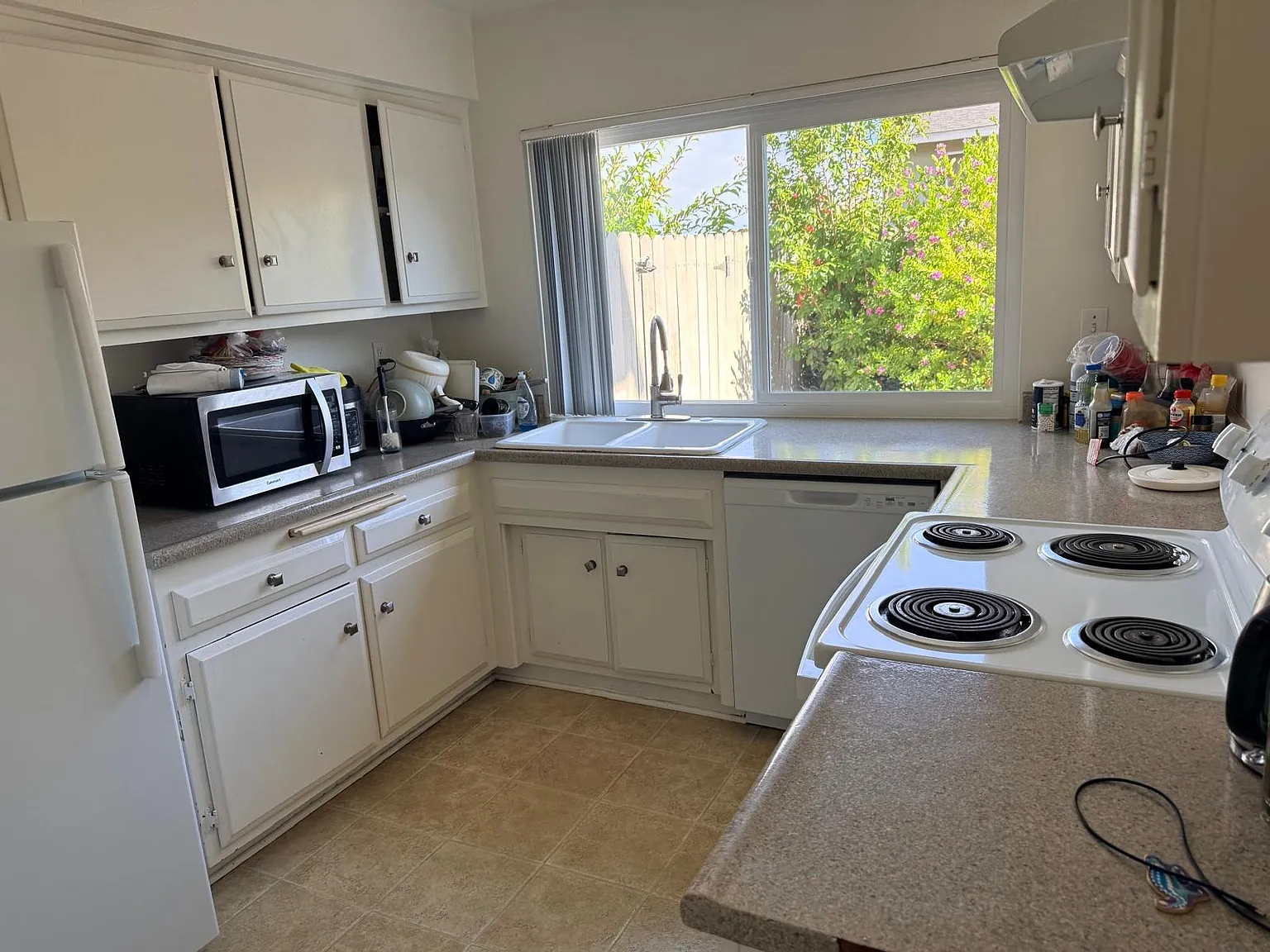 3 bed, 1.5 bath, $4,700 — Photo 4
