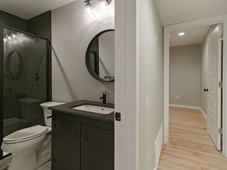 400 W Poplar St #E — Photo 16