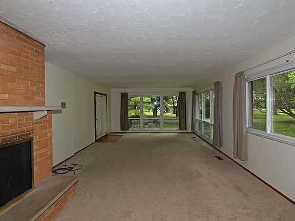 3rd image of 4171 N 75 W