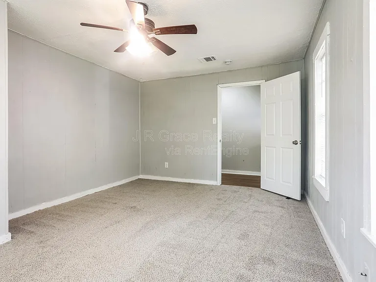 912 Clifton St — Photo 9