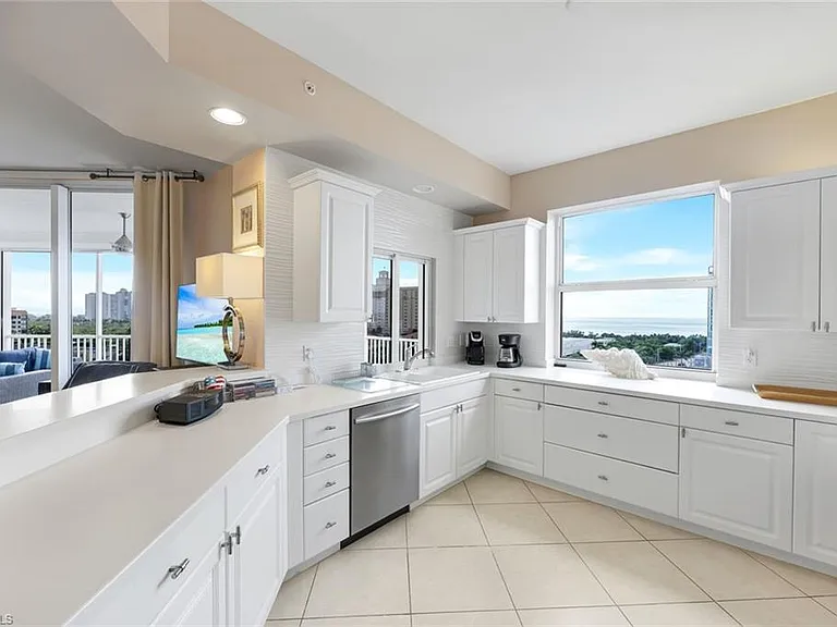 400 Flagship Dr #902 — Photo 6