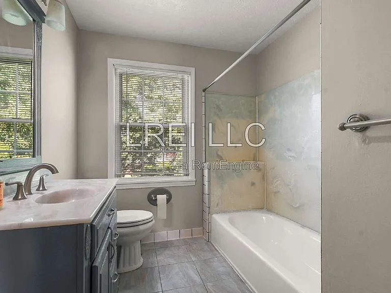 2414 Parkdale Ave — Photo 5