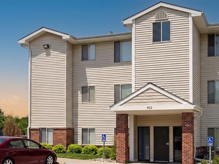 South Hills Apartments — Photo 9