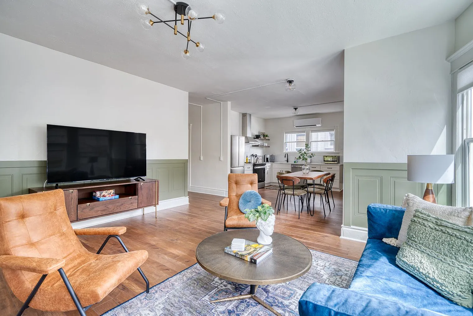 2 bed, 1.0 bath, 839 sqft, $3,168 — Photo 4