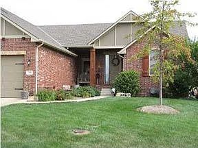 2nd image of 505 E Stone Lake Dr