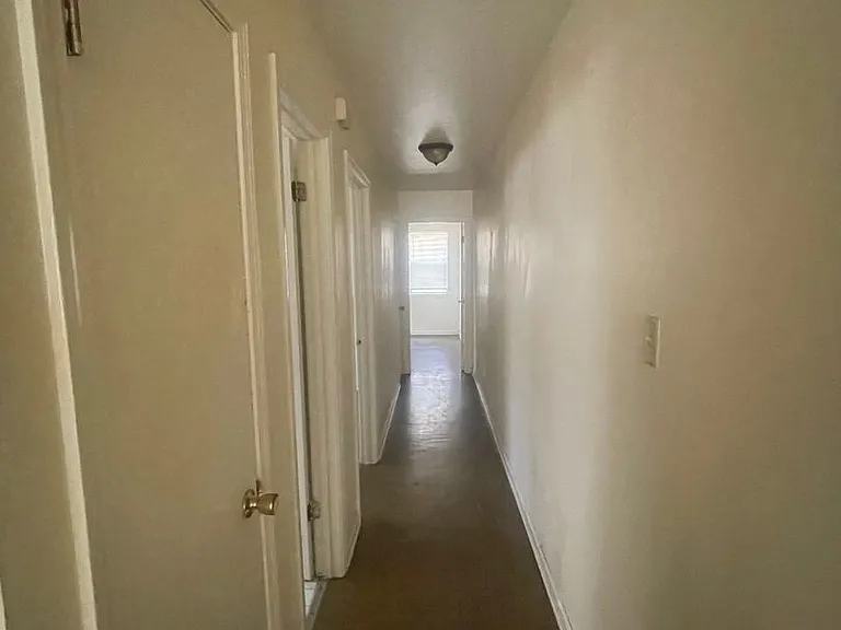 2412 Charjean — Photo 16
