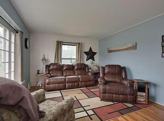 3rd image of 1125 W Grand Ave