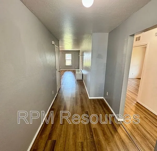 7404 Park Meadow Dr — Photo 4