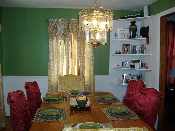 Formal Dining Room 