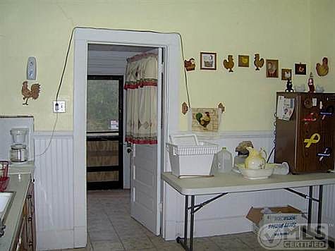 5th image of 303 E Plummer St