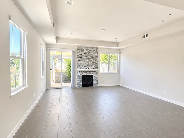 20859 S Normandie Ave — Photo 3