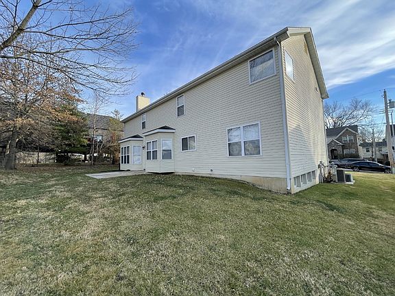 3rd image of 10331 Savannah Ave
