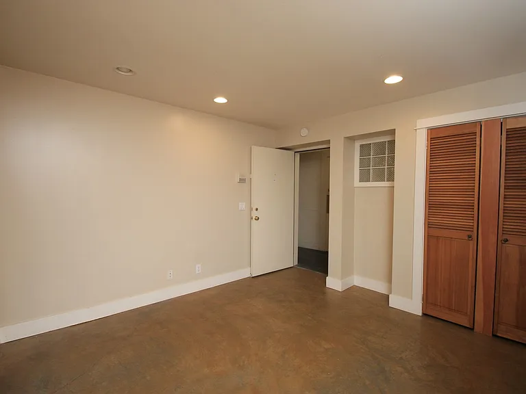 1215 E Spring St — Photo 6