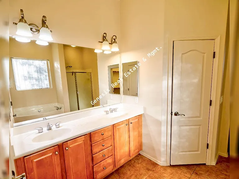 770 W Grantham St — Photo 19