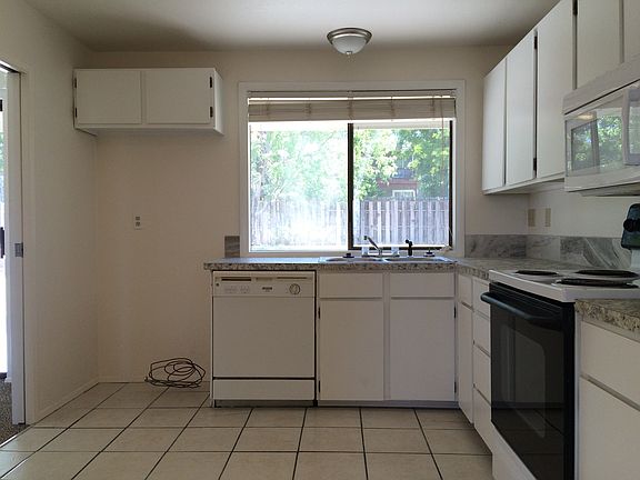 5th image of 2139 S Beaumont Dr