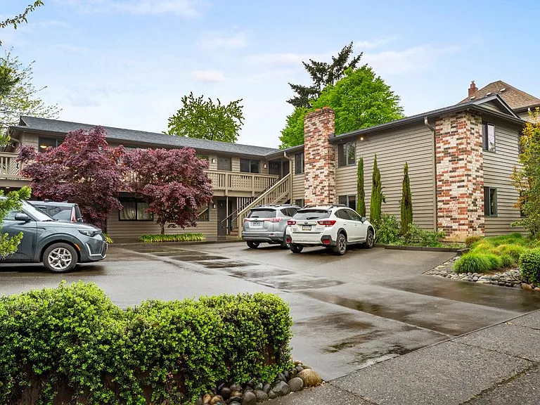 3553 SE Yamhill St — Photo 1