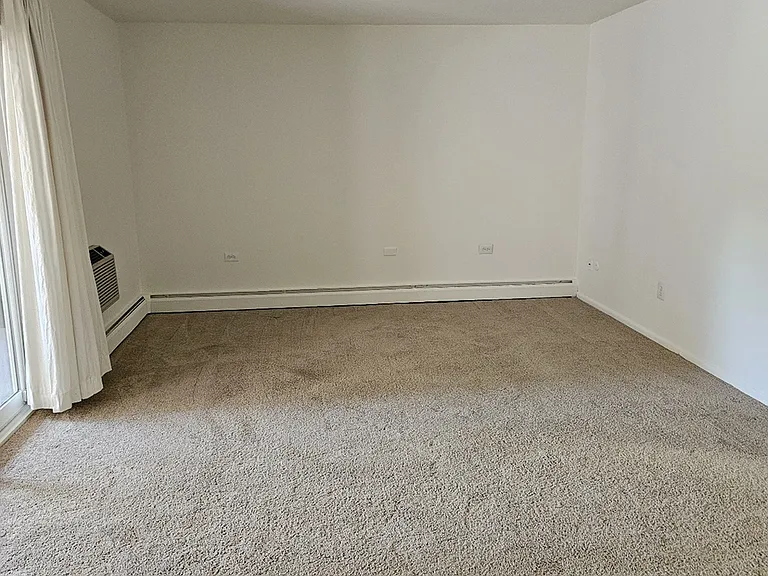 Lake Club Apartments — Photo 43