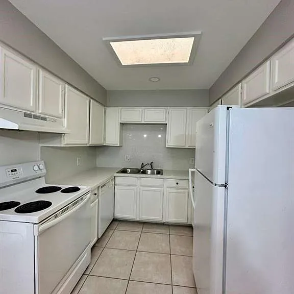 900 E Dallas Ave #17 — Photo 14