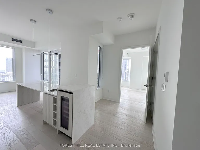11 Yorkville Ave #3307 — Photo 2