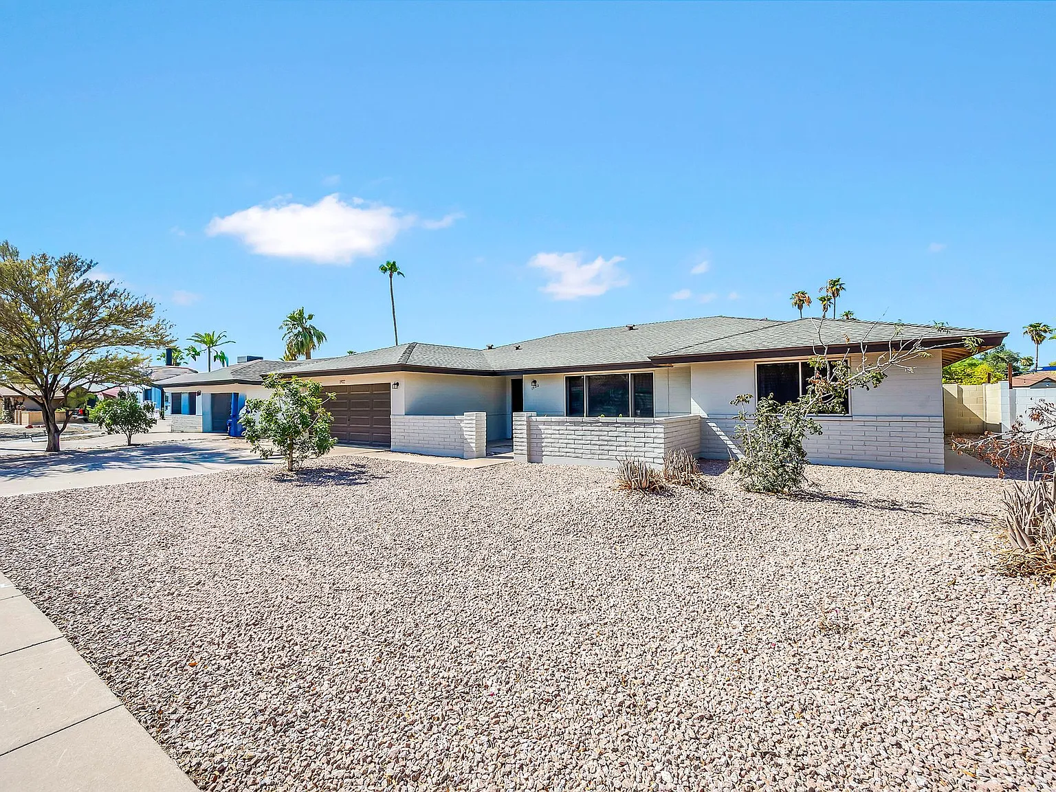 5 bed, 2085 sqft, $2,990 — Photo 2