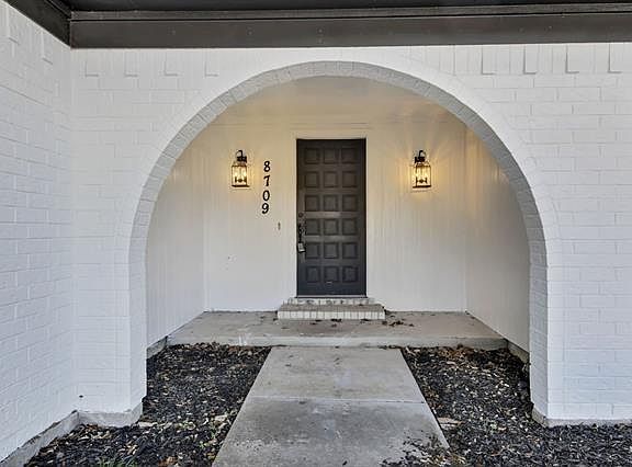 4th image of 8709 Hidden Hill Dr