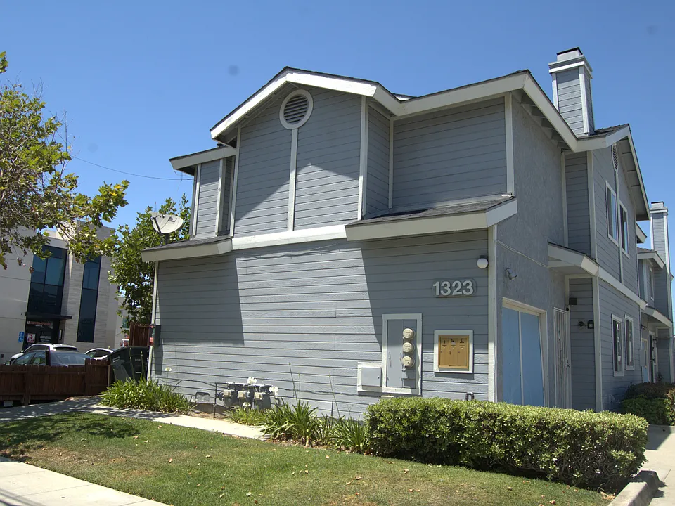 1323 W Palmyra Ave #B