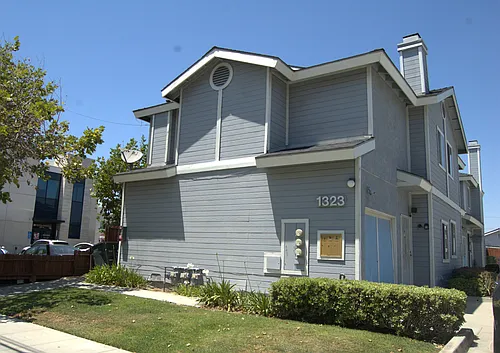 1323 W Palmyra Ave #B Photo 1