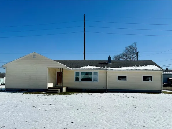 21984 Sunset Dr, Newcomerstown, OH 43832