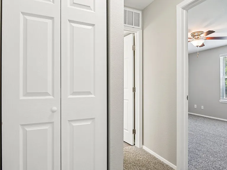 Abbey Glenn Apartments — Photo 90