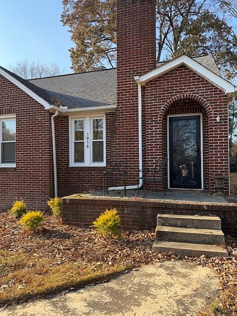1st image of 1916 Lombardy Cir