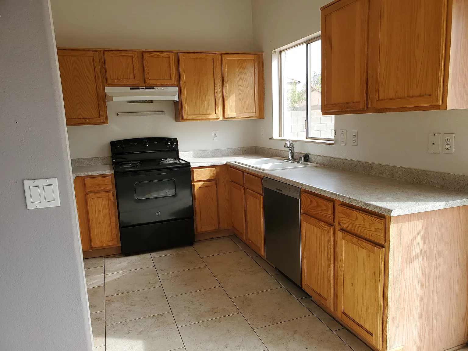 3 bed, 1064 sqft, $1,700 — Photo 3