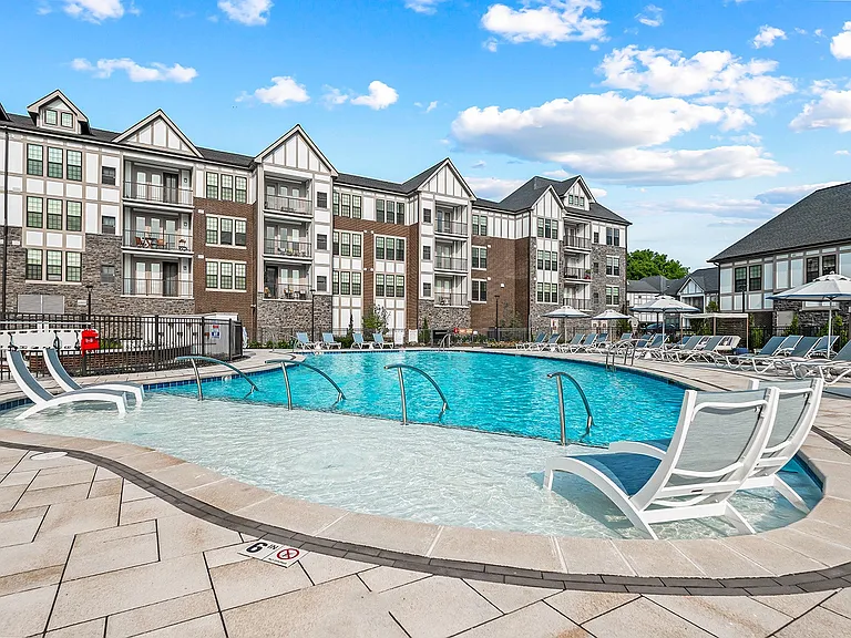 Legacy Rochester Hills Apartments — Photo 7