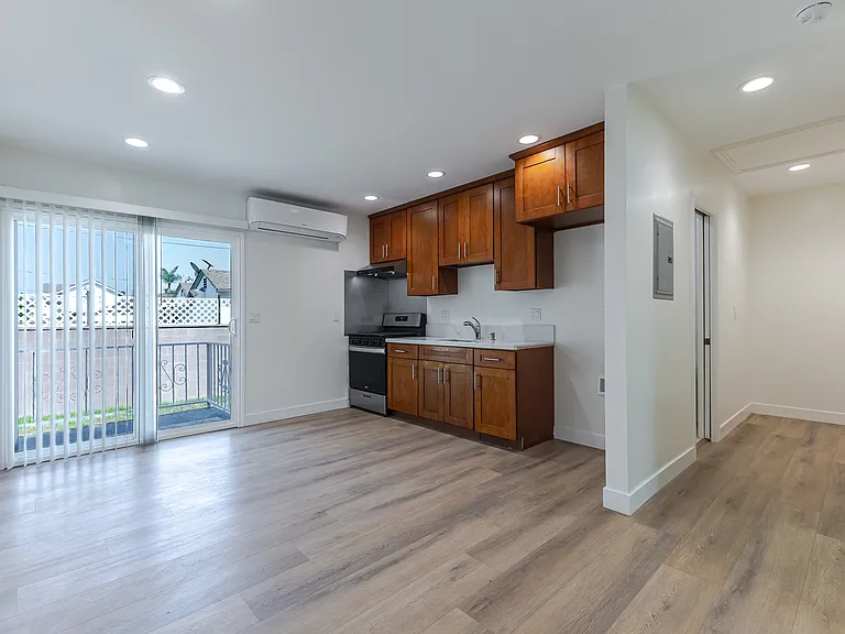 801 Elm Ave #B — Photo 4