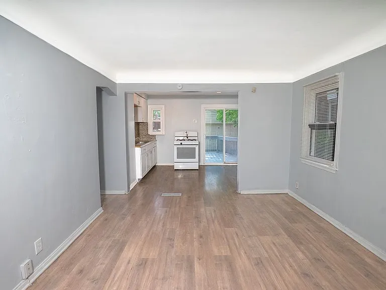 18488 Shields St — Photo 6