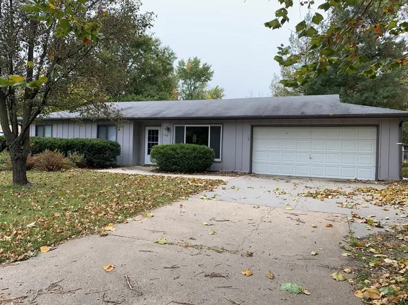 124 Harvey Dr, Manhattan, KS 66502