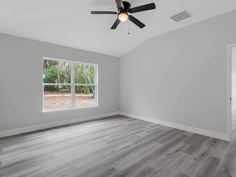 1005 Yale Ln — Photo 6