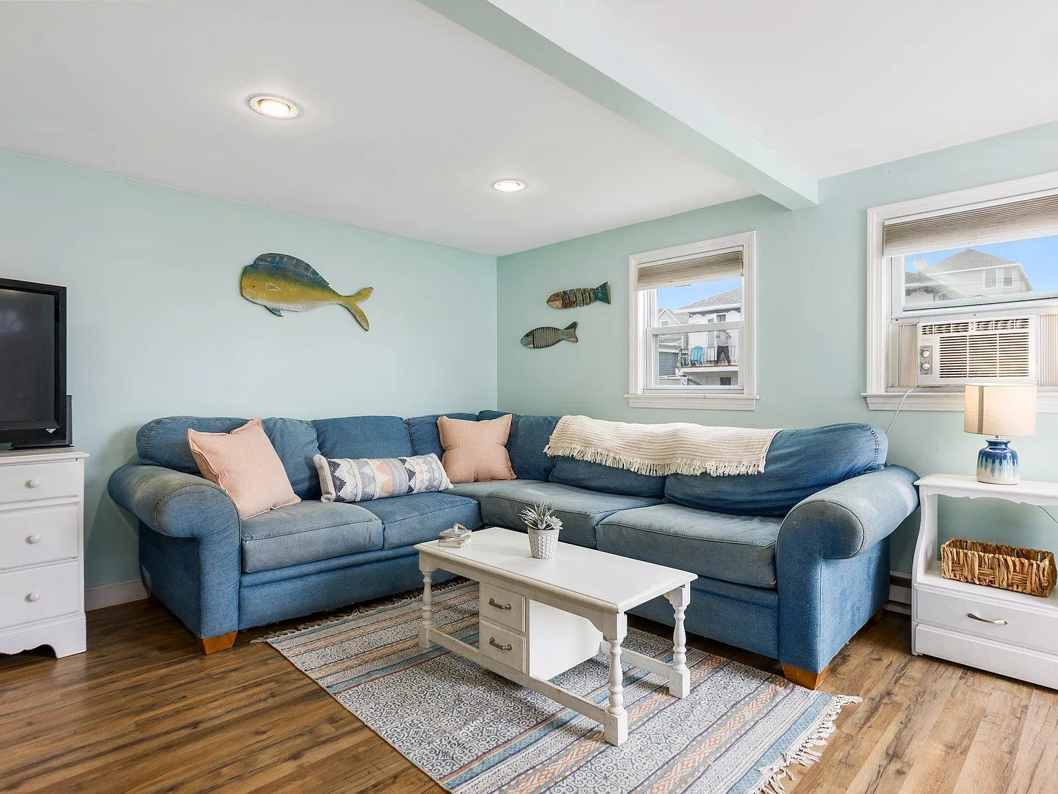 2 bed, 650 sqft, $2,550 — Photo 2