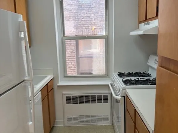 320 West 30th Street image 7 of 17