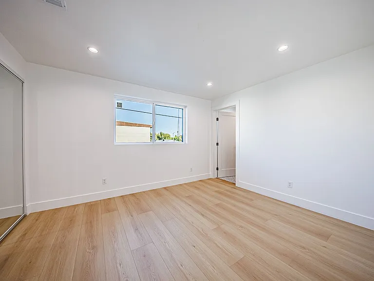 2938 S. Sycamore Ave — Photo 45