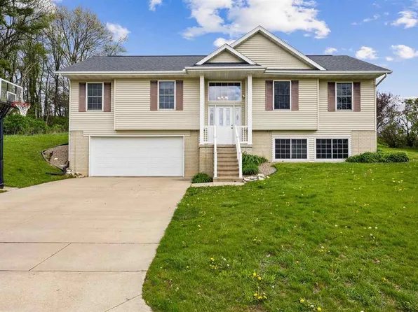 111 David Dr, Central City, IA 52214