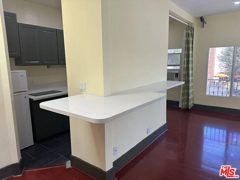 1 bed, 400 sqft, $2,195 — Photo 3