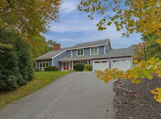 4 Knob Ln, Bourne, MA 02532