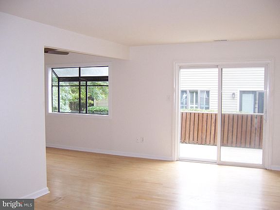 5th image of 18 Mariners Way Unit 1