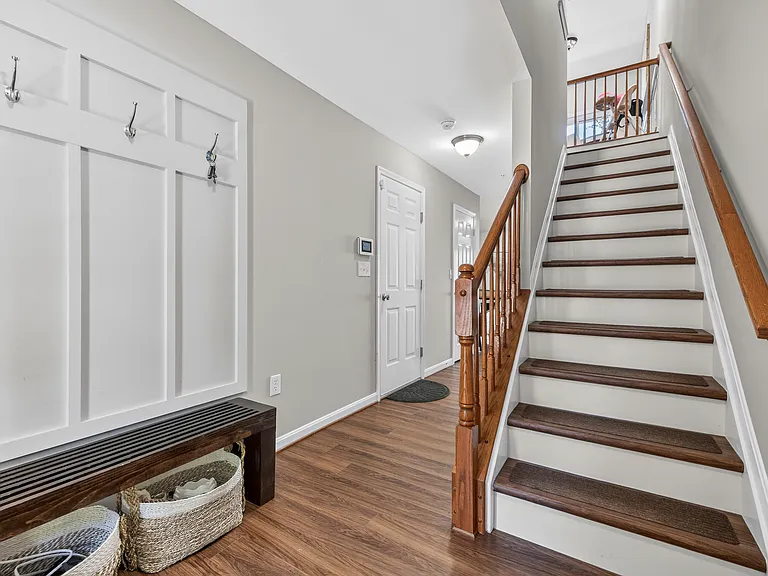 121 Polo Way — Photo 2